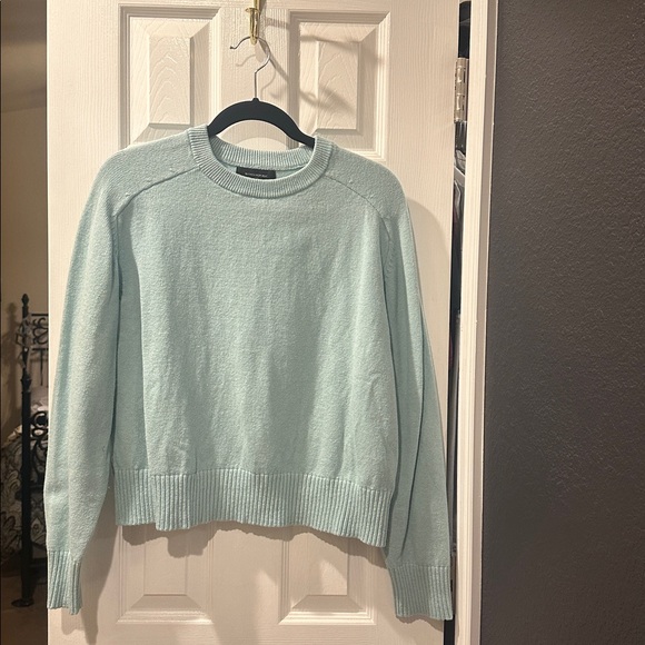 Banana Republic Soft, Crew Neck Green Sweater - Picture 1 of 4